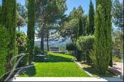 Exceptional vacation rental villa near Aix-en-Provence in beautiful surroundings