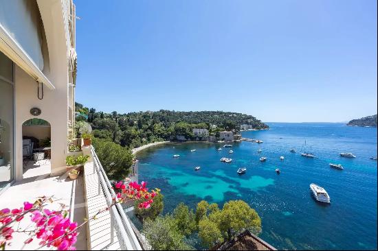 Duplex apartment with dramatic sea view