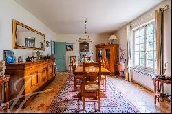 Bastide to renovate for sale in Aix-en-Provence with tennis court close to international s