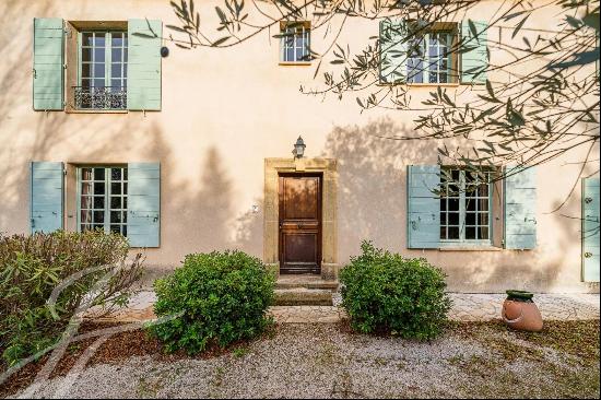 Bastide to renovate for sale in Aix-en-Provence with tennis court close to international s