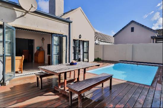 9 Lords Way, Somerset West Country Estate