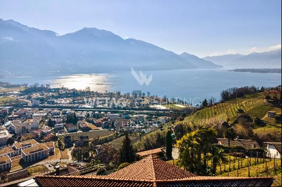 Modern villa with breathtaking view on Lake Maggiore for sale in Tenero-Contra