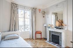 Sale - Apartment Paris 16th (Muette)