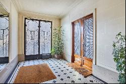 Sale - Apartment Paris 16th (Auteuil)