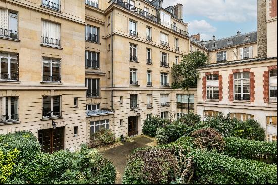 Sale - Apartment Paris 8th (Madeleine)