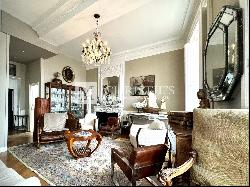 Apartment with a View of La Rochelle's old Port and Towers, with Elevator