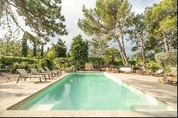 18th century farmhouse with landscaped grounds on the outskirts of l'ISLE sur LA SORGUE