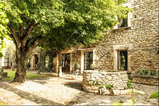 18th century farmhouse with landscaped grounds on the outskirts of l'ISLE sur LA SORGUE