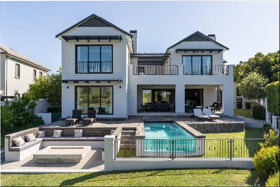 perfectly positioned home in the prestigious Val de Vie Estate