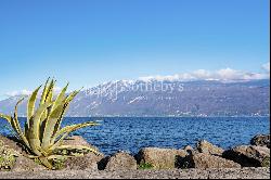 Exclusive apartment with a view of the lakeside promenade in Gargnano