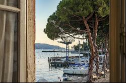 Exclusive apartment with a view of the lakeside promenade in Gargnano