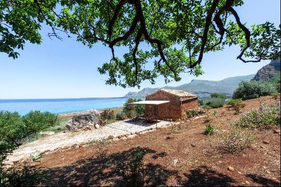 Unique property nestled in the Monte Cofano Reserve