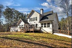 Stunning Farmhouse with Perfect Blend of Modern and Rustic Charm