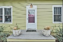 Delightful Coastal Cottage