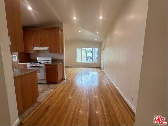 1146 S Gordon Street Unit 6, Los Angeles CA 90038