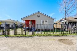 303 Enid Street, Houston TX 77009