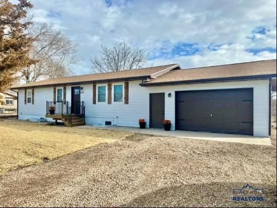 1820 Sweetbriar St, Rapid City SD 57703