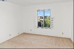 960 Shorepoint Ct Unit 314, Alameda CA 94501