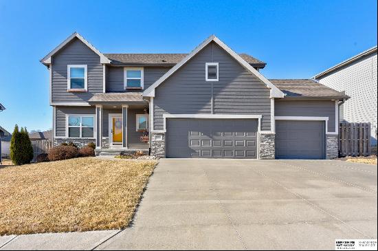 7906 S 195th Street, Gretna NE 68028