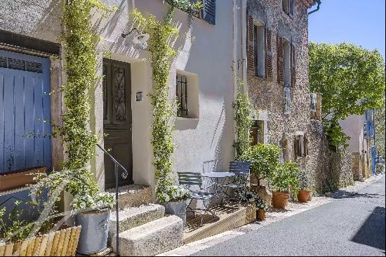 Valbonne - Charming village house perfectly renovated