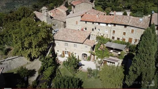 Stone villa with garden in Cortona, Arezzo - Tuscany