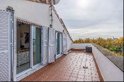 Townhouse with private pool and attic