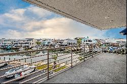 Breathtaking Harbor-Front Condo With Boat Dock, Lift And Stunning Views