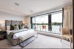 Luxury riverside living: townhouse with panoramic Thames views