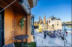 Apartment with views of the Triana Bridge, the Cathedral, and the Torre del Oro