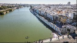 Apartment with views of the Triana Bridge, the Cathedral, and the Torre del Oro