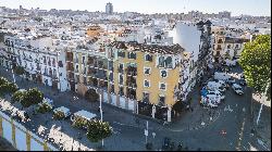 Apartment with views of the Triana Bridge, the Cathedral, and the Torre del Oro