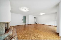 Charming, bright and spacious top floor