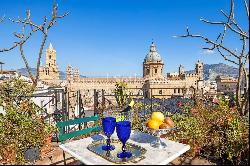 Historic penthouse with panoramic terrace overlooking the Palermo's Cathedral