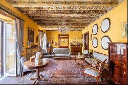 Historic penthouse with panoramic terrace overlooking the Palermo's Cathedral