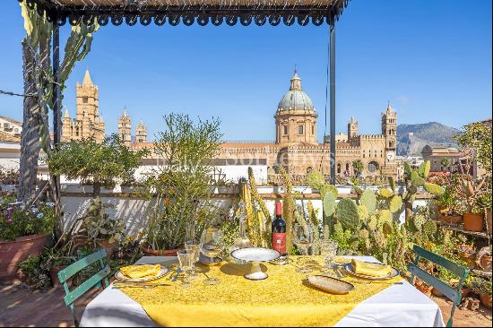 Historic penthouse with panoramic terrace overlooking the Palermo's Cathedral