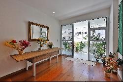 Renovated apartment in a prime location near the beach