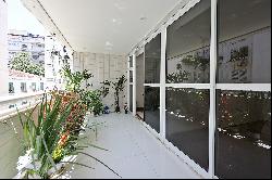 Renovated apartment in a prime location near the beach