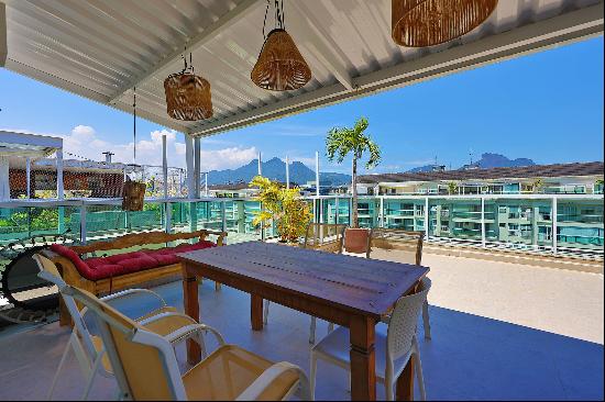 Duplex penthouse with terrace and Pedra da Gavea views at Le Parc