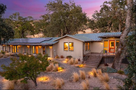 Country Elegance in Geyserville Hills