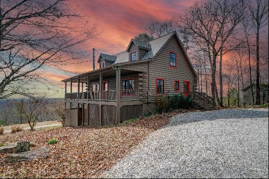 Renovated Private Mountaintop Retreat