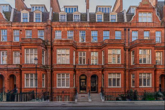 Immaculately refurbished apartment in Knightsbridge