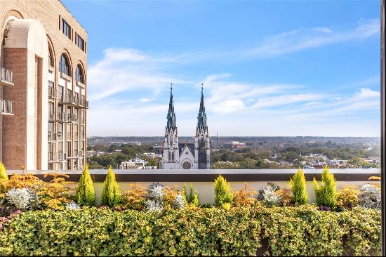 Stunning Penthouse Condo in Historic Downtown Savannah