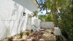 691 Ridgewood Rd, Key Biscayne FL 33149