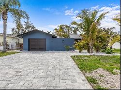 114 12th Street, BELLEAIR BEACH, FL, 33786