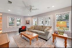 Charming Alamo Heights Home with Guest House