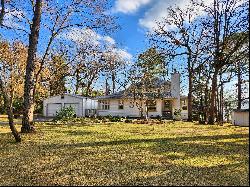 ADORABLE HOUSE FOR SALE ON 3 LOTS IN LAKE PALESTINE NEIGHBORHOOD