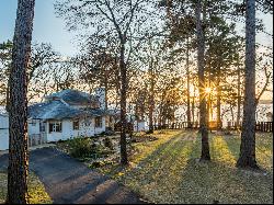 ADORABLE HOUSE FOR SALE ON 3 LOTS IN LAKE PALESTINE NEIGHBORHOOD