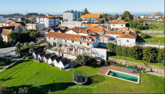 Seven bedroom villa with pool near the beach for sale in Gaia, Portugal