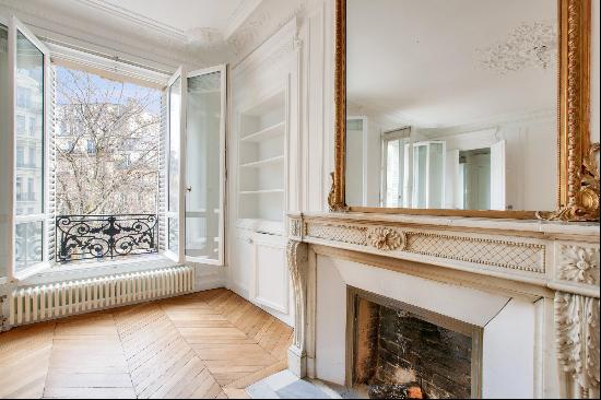 Paris 8th District - An elegant 3-bed apartment