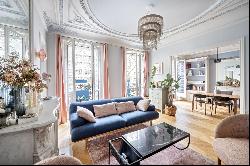 Paris 12th District - A pied a terre oozing with charm